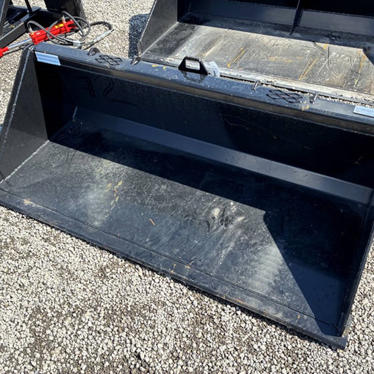 #113154 • INDUSTRIAS AMERICA 72" SKIDSTEER BKT