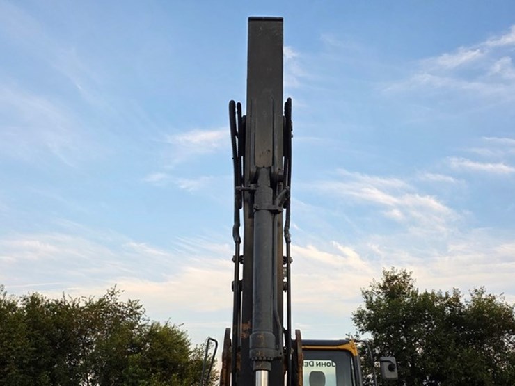 2013-deere-160g-lc-image-56
