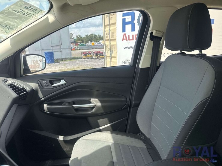 2016-ford-escape-se-image-17