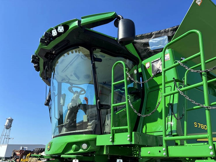 2024-john-deere-s780-image-28