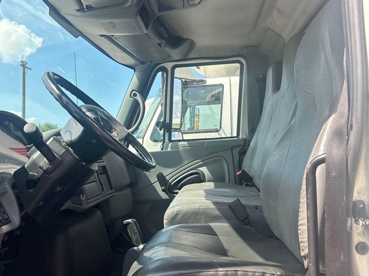 2007-international-durastar-4300-image-11