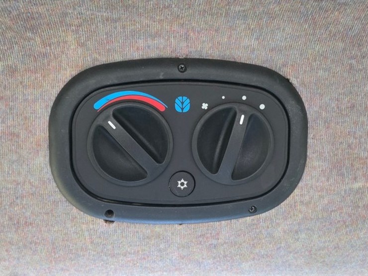 new-holland-tn70d-image-62