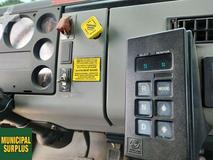 1996-freightliner-fl80-image-22