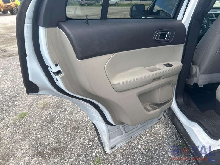2014-ford-explorer-image-18