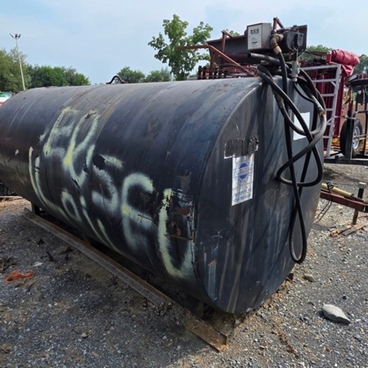 2000 Gallon Fuel Tank W/Pump