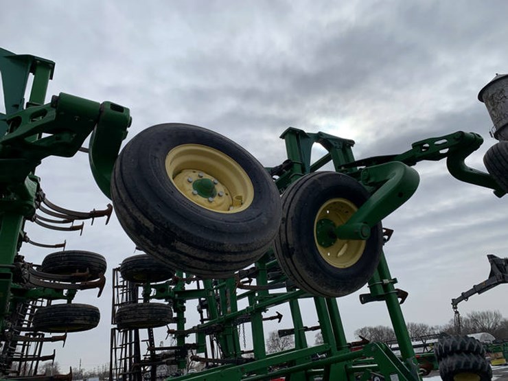 2013-john-deere-2210-image-5