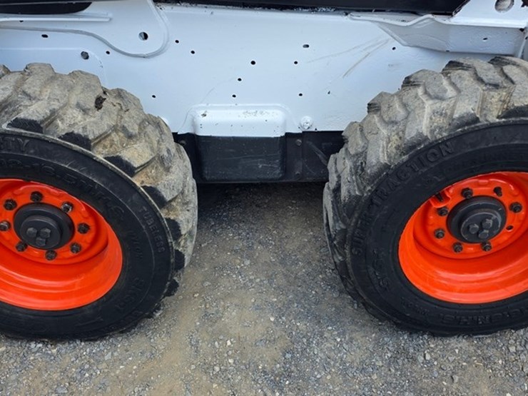 2011-bobcat-s630-image-11