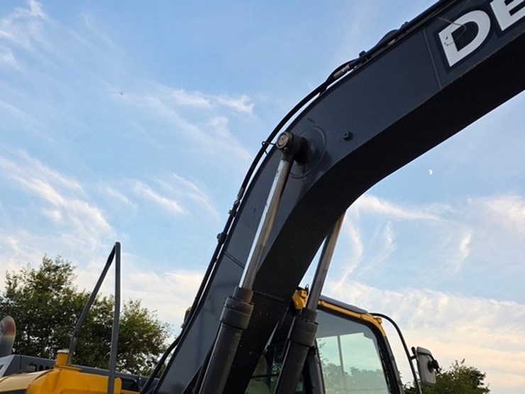 2013-deere-160g-lc-image-43