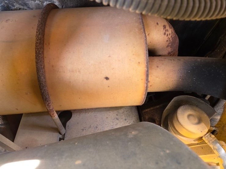 2007-deere-ct332-image-35