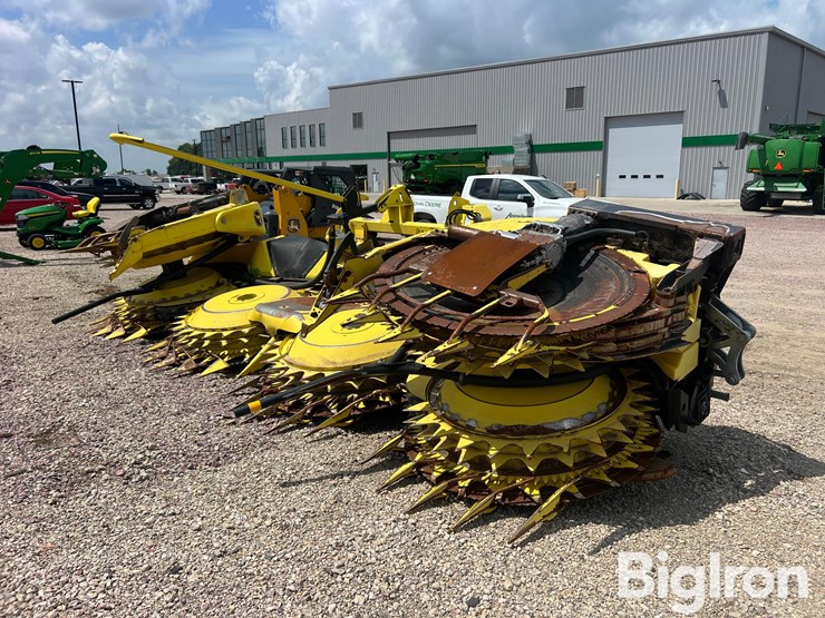2020-john-deere-772-image-1