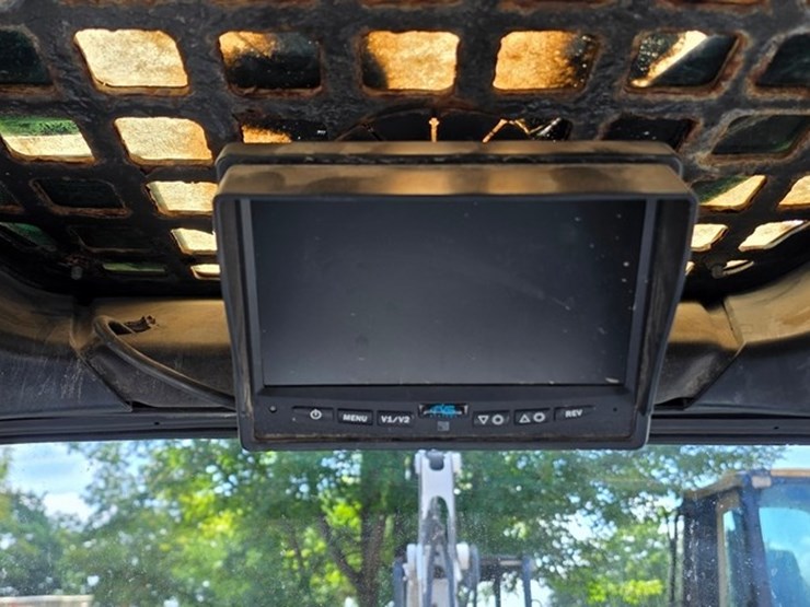 2011-bobcat-s630-image-60