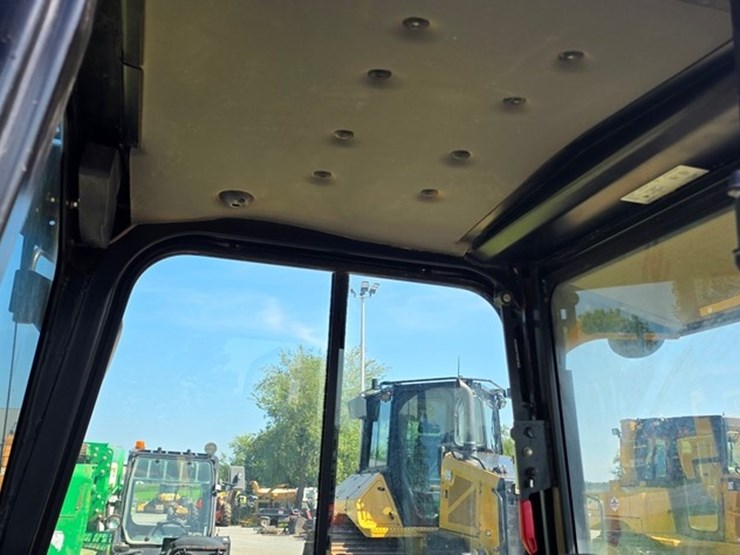 2021-jcb-1cxt-image-43