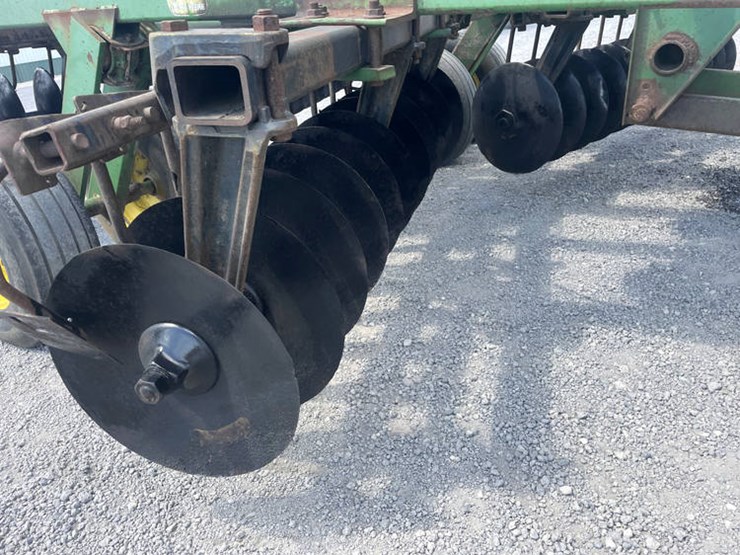 john-deere-235-image-5