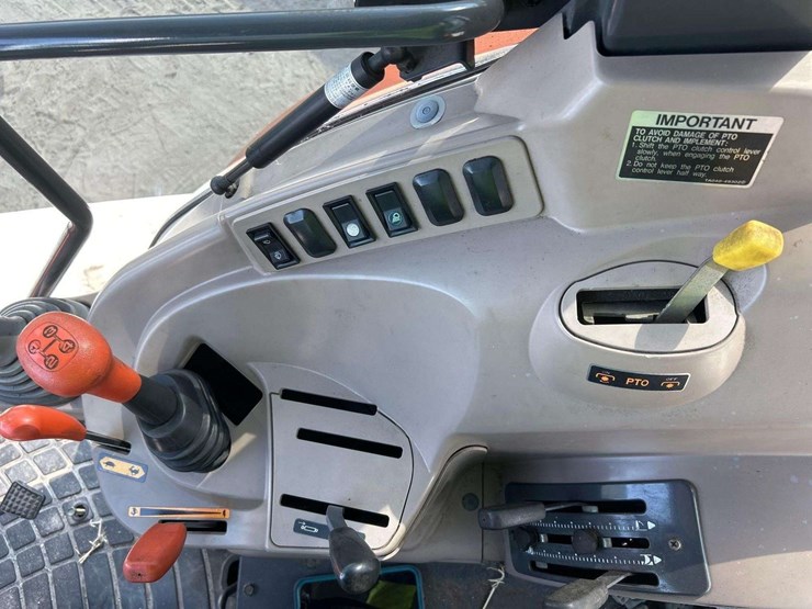 2007-kubota-m5040d-image-26