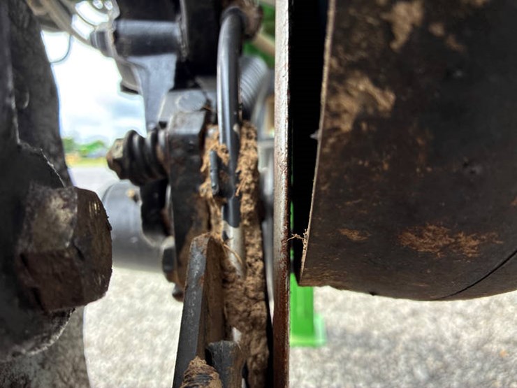 2023-john-deere-2510h-image-45