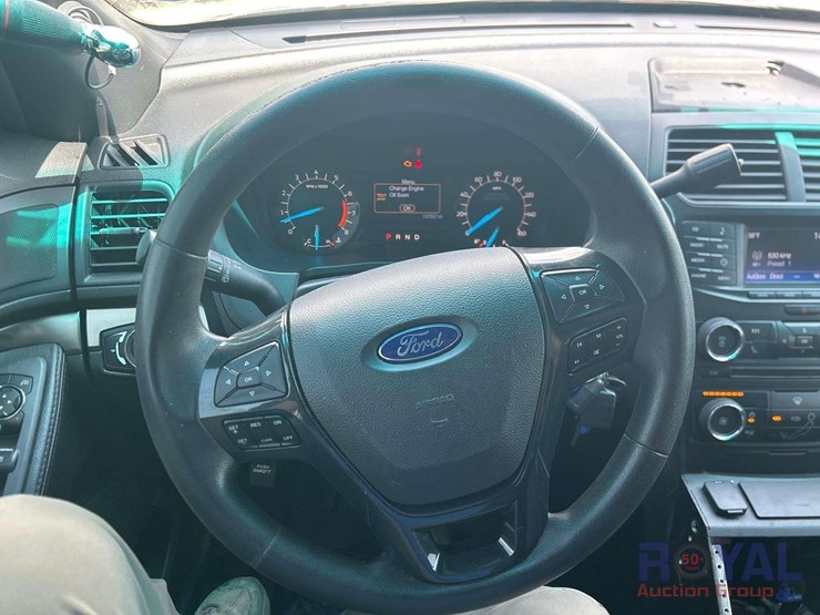 2016-ford-explorer-image-9