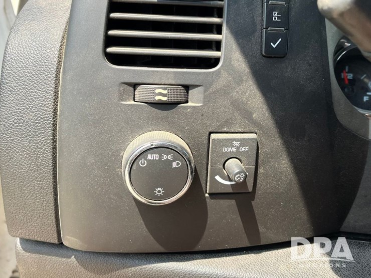 2013-chevrolet-silverado-image-48