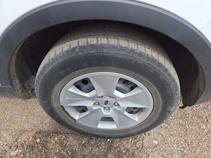 2014-ford-explorer-image-18