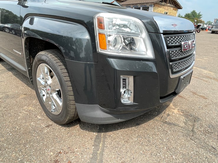 2014-gmc-terrain-slt-image-39
