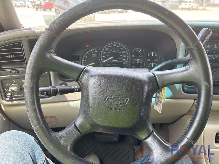 2001-chevrolet-tahoe-image-10