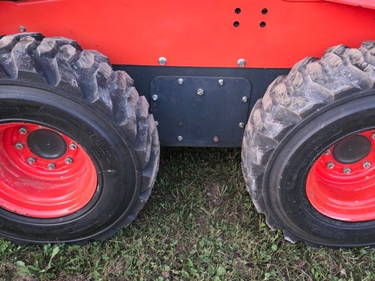 2016-kubota-ssv75-image-26