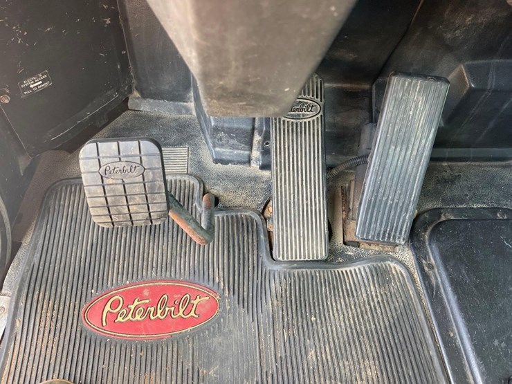 1996-peterbilt-379-image-34