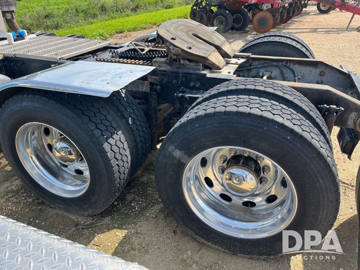 2008-peterbilt-384-image-42