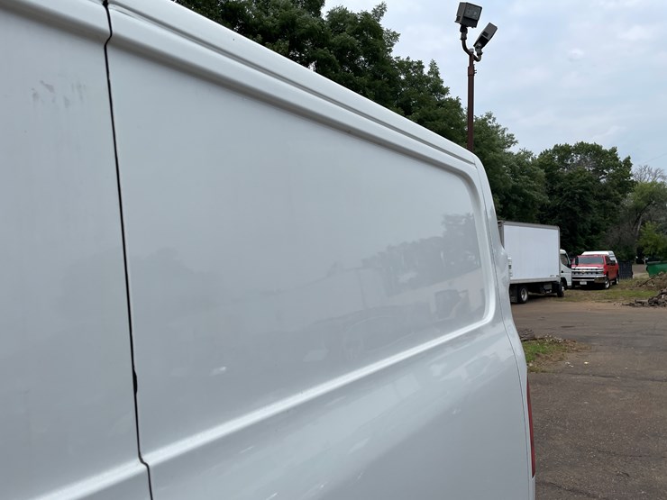 2013-nissan-nv2500-image-19