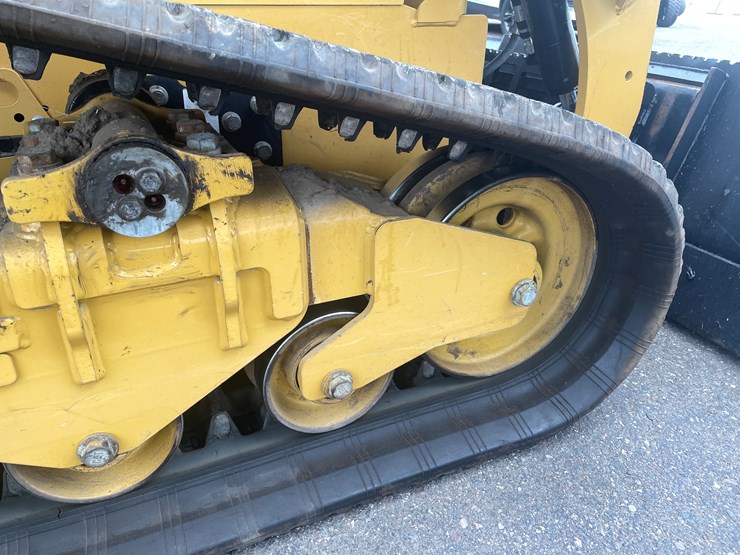 2019-caterpillar-259d3-image-31