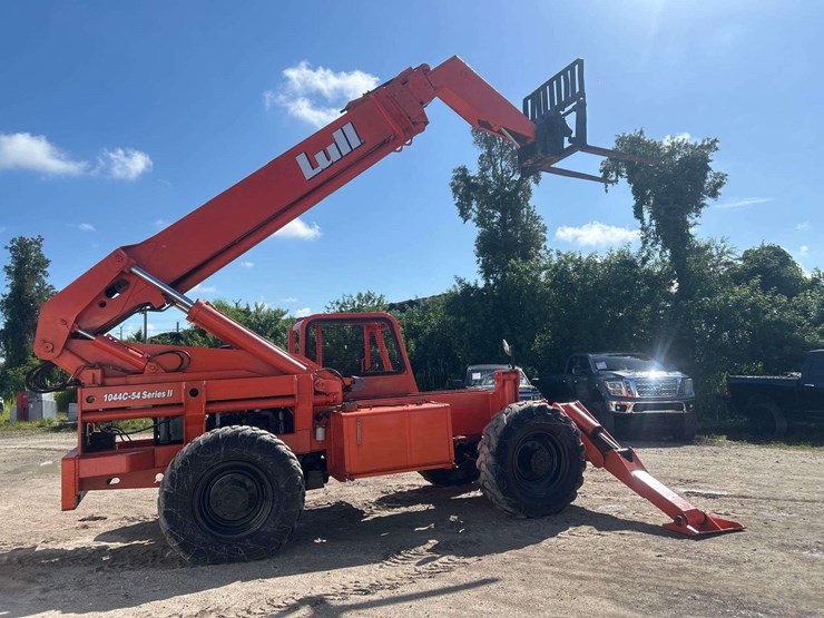 lull-highlander-1044c-54-series-ii-10,000lb-4x4-rough-terrain-telehandler-image-4