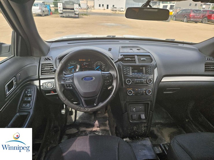 2017-ford-explorer-image-27