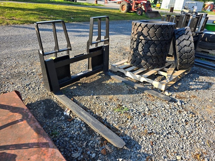 new-kivel-5500-lb.-skidloader-forks-image-4