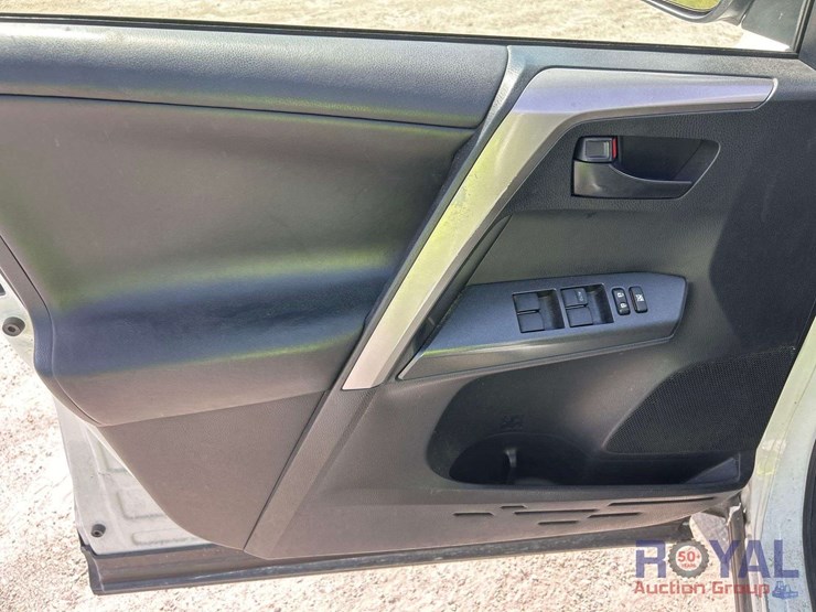 2018-toyota-rav4-image-12