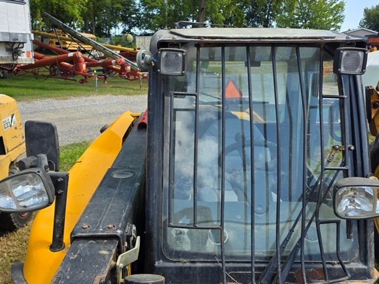 2011-jcb-515-40-image-34