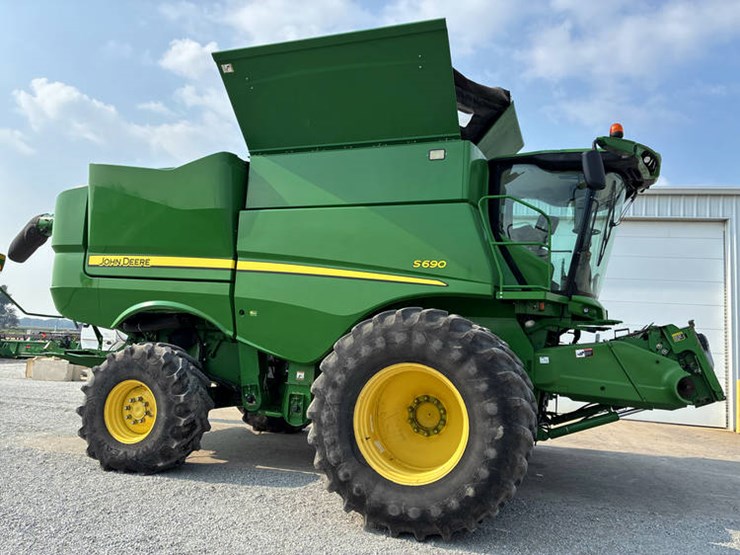 2014-john-deere-s690-image-1