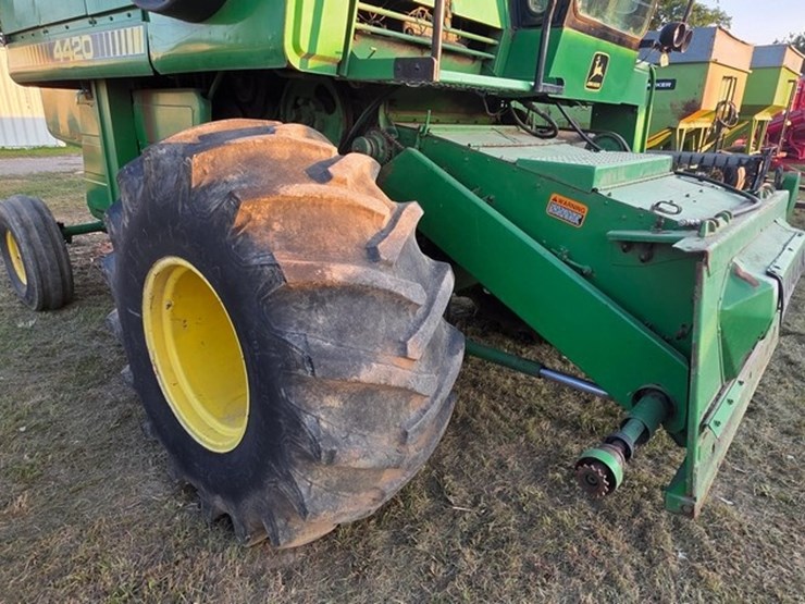 john-deere-4420-image-35