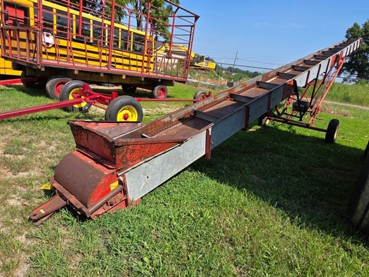 new-holland-155-image-2