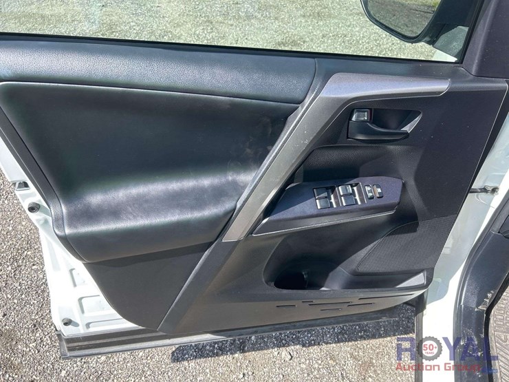 2018-toyota-rav4-image-13