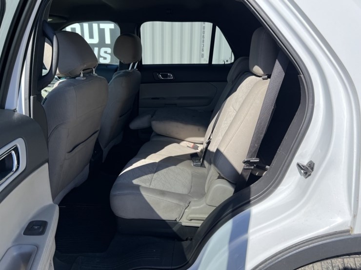 2014-ford-explorer-image-18