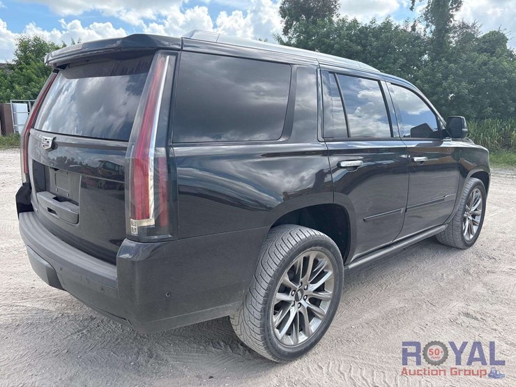 2020-cadillac-escalade-image-3