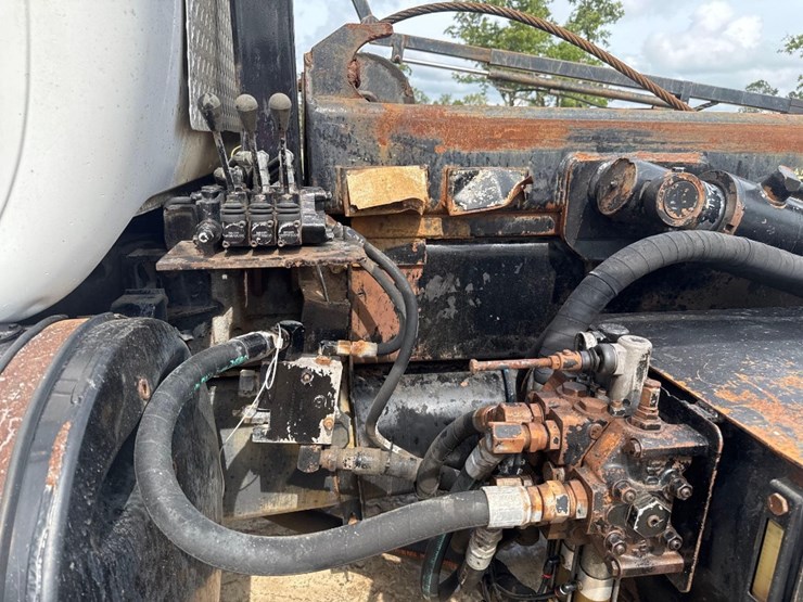 2001-mack-rd688s-image-22