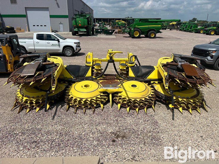 2020-john-deere-772-image-2