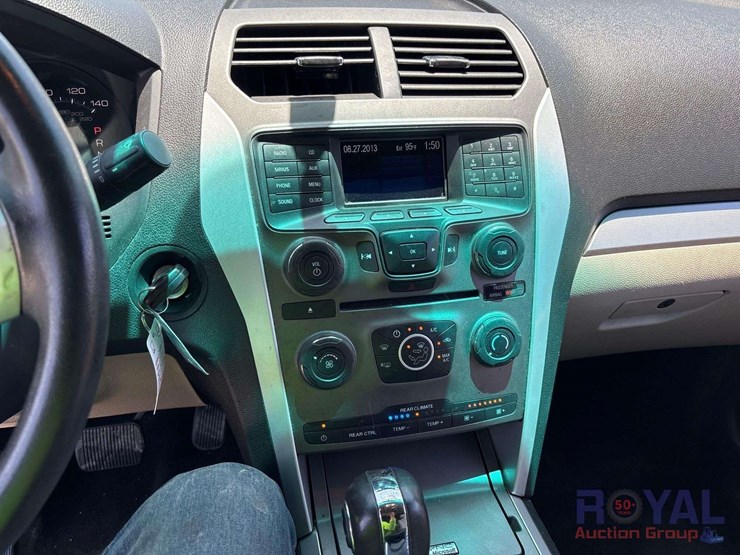 2014-ford-explorer-xlt-image-13