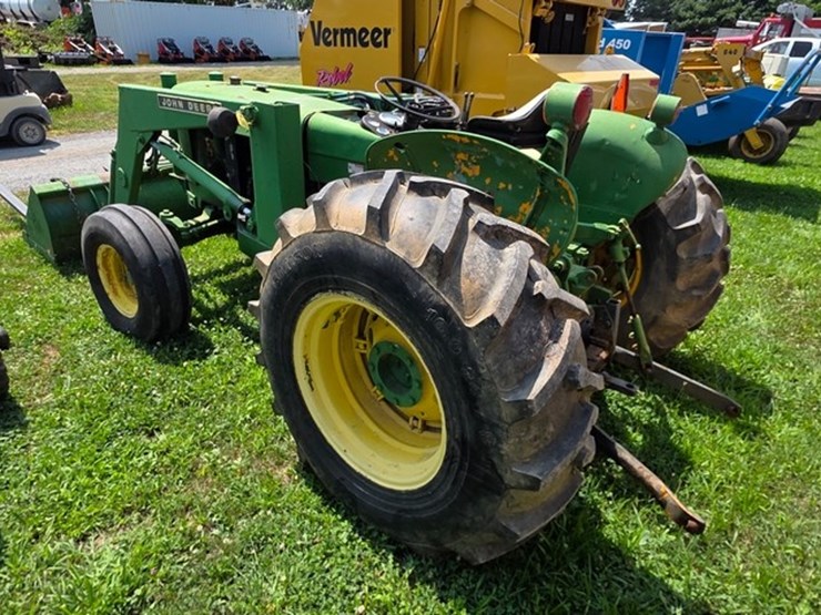 john-deere-300-image-3