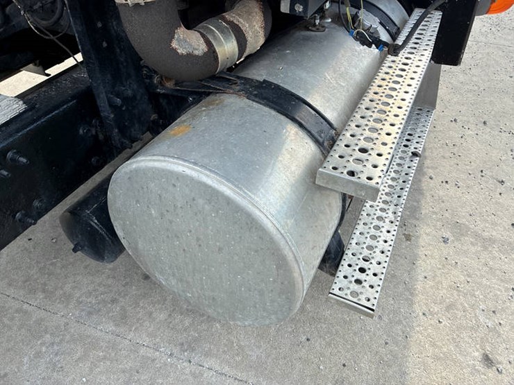 2003-caterpillar-12-image-27