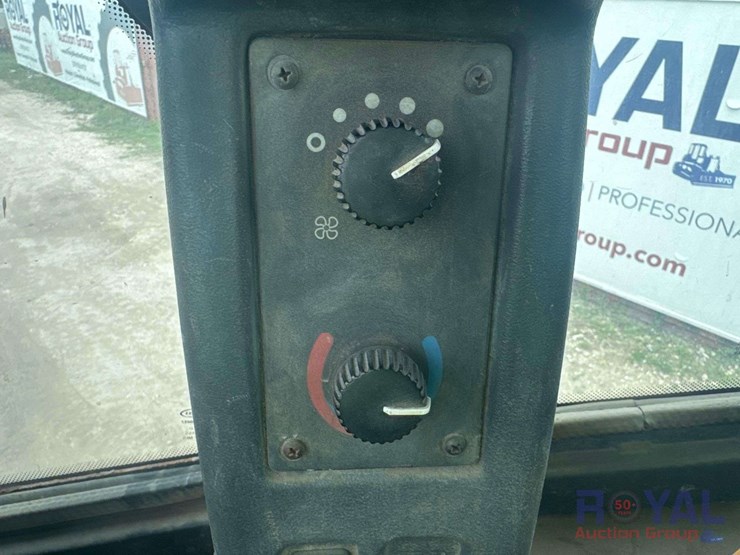 2013-deere-544k-image-19