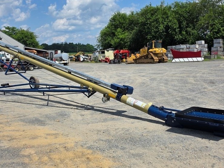 new-harvest-t852-8"x52'-transport-auger-image-1