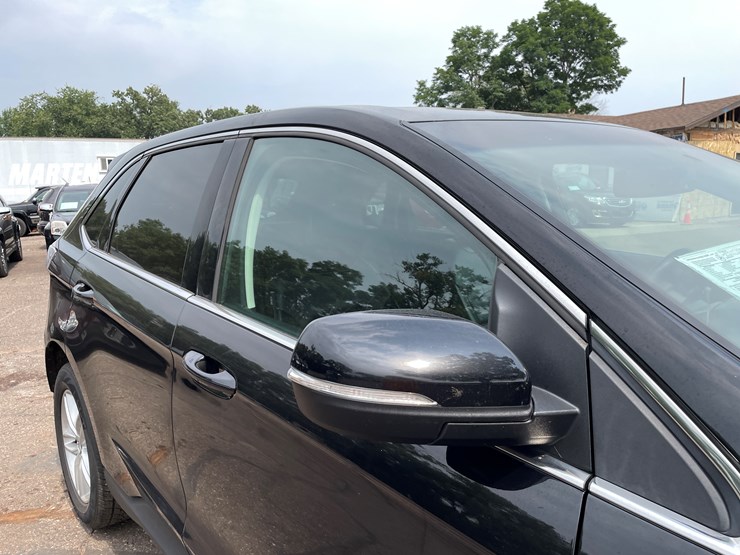 2016-ford-edge-sel-image-33