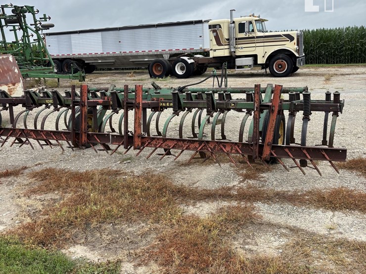 john-deere-1010-image-3