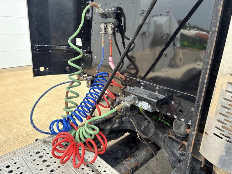 2003-caterpillar-12-image-28